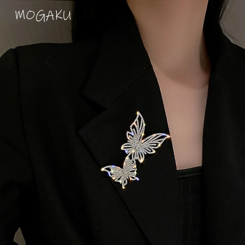 

MOGAKU Fashion Crystal Brooch Double Butterfly Women Luxury Rhinestone Suit Lapel Pins Ladies Party Elegant Brooches Jewelry