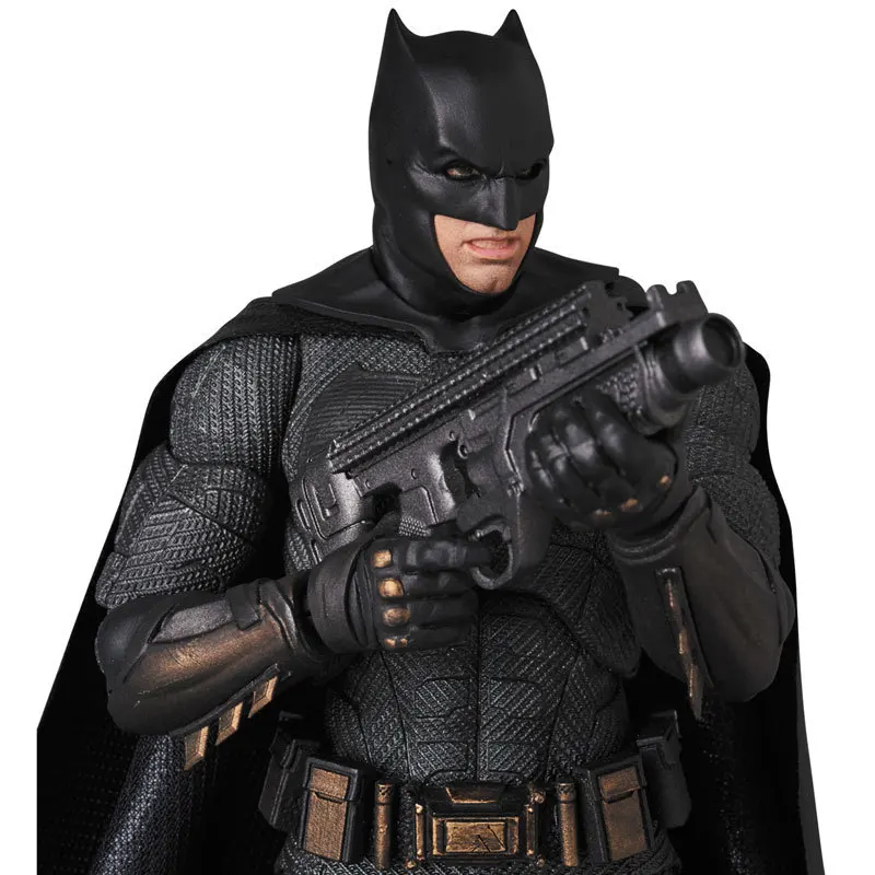 Фото Фигурка Бэтмена Брюс Уэйн Mafex 056, подвижная фигурка Бэтмена NECA, аниме-модель, подарок на день рождения для фанатов №3