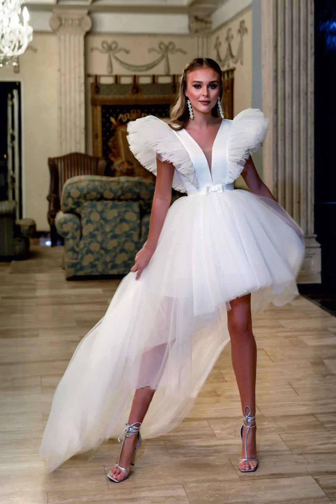 

White Tulle Wedding Dress Ruffle V-Neck Custom Made Short Front Long Back Prom Dresses Ball Gown Long Train Engagement Dress