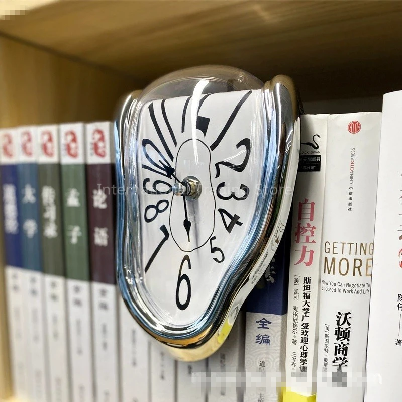 

2023 Novel Surreal Melting Distorted Wall Clock Surrealist Salvador Dali Style Wall Watch Decoration for Home Resturant Office