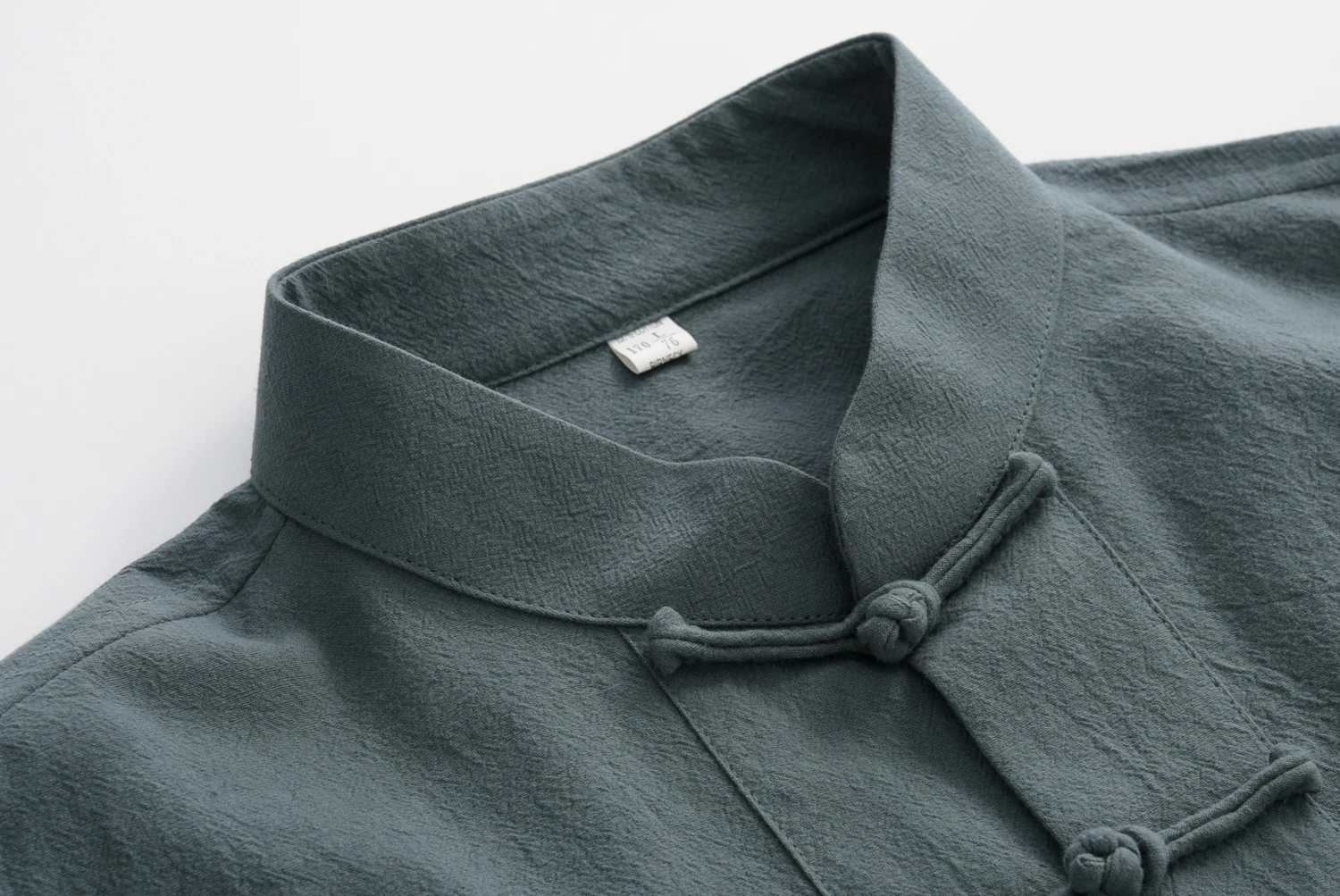 Мужская хлопковая рубашка с длинными рукавами и карманами цвета в ассортименте