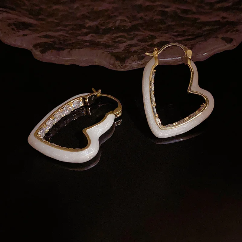 

Fashion Enamel Hoop Earrings Cute Heart Shape Hoop Earrgins for Women