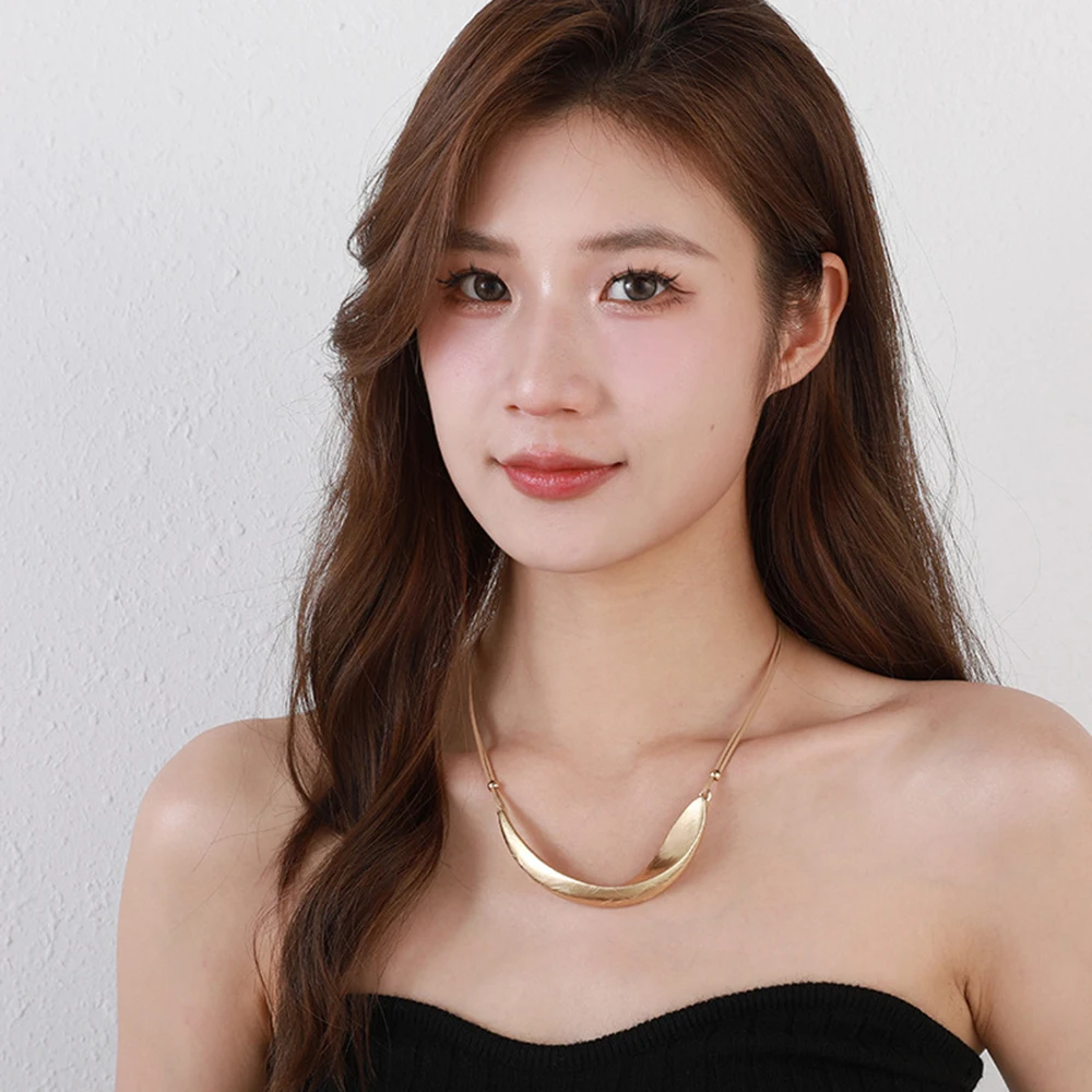 Ожерелье-чокер женское витое модное винтажное металлическое колье с подвеской в