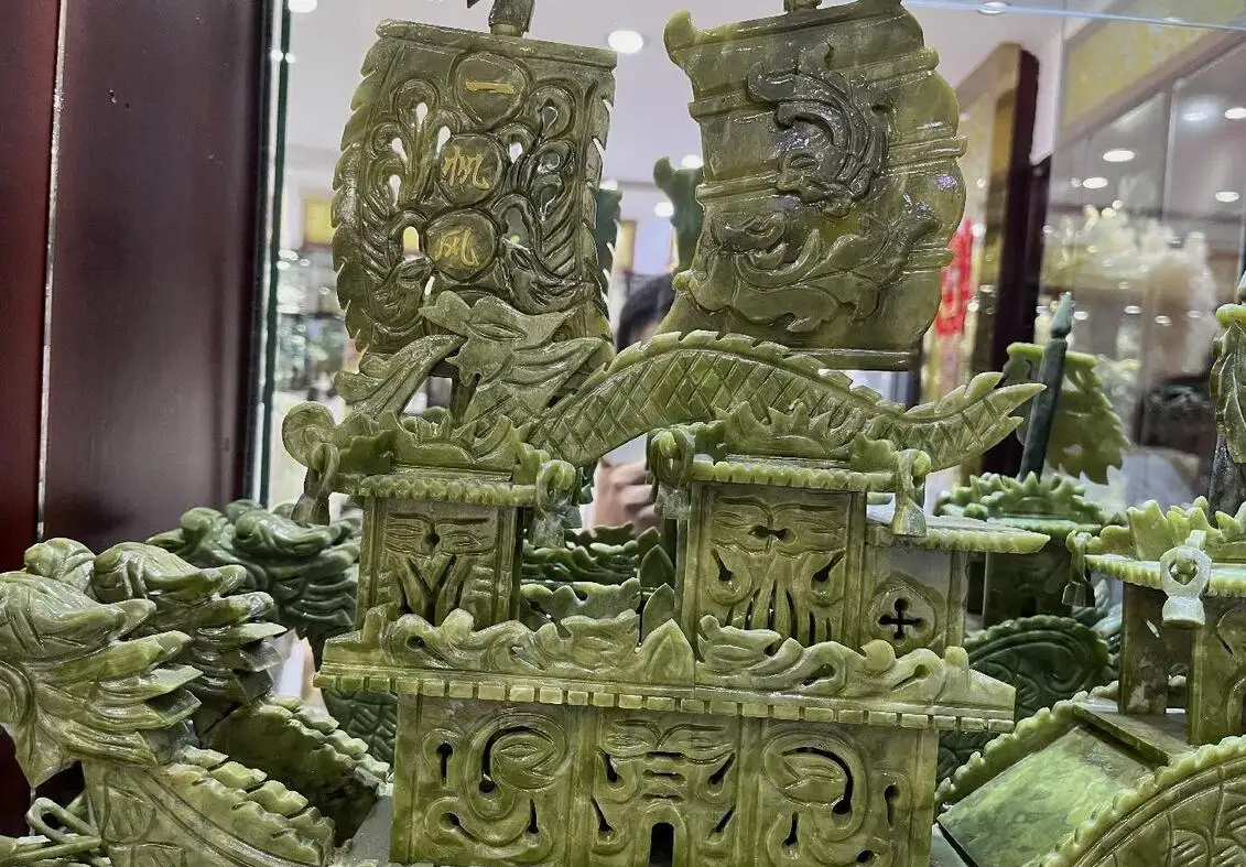 Китайский чистый зеленый нефритовый камень резной дракон лодка украшение для