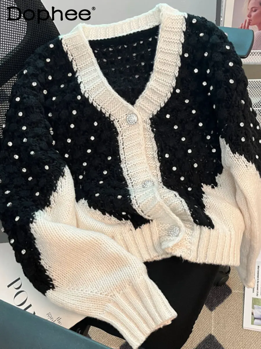 

Hot Drilling 2022 New Autumn Winter Sweaters Coat High-Grade Retro Black White Contrast Color Woven Knitted Cardigan Sweater Top