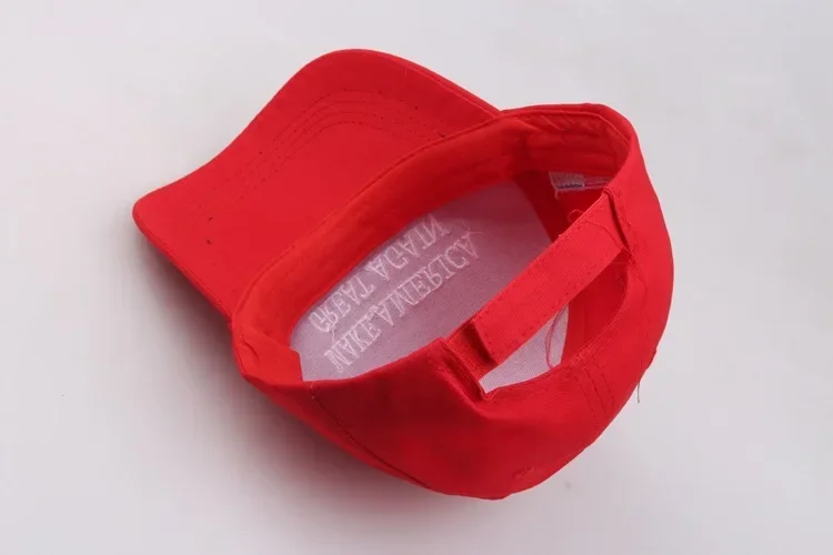 Бейсболка с надписью MAKE AMERICA GREAT AGAIN