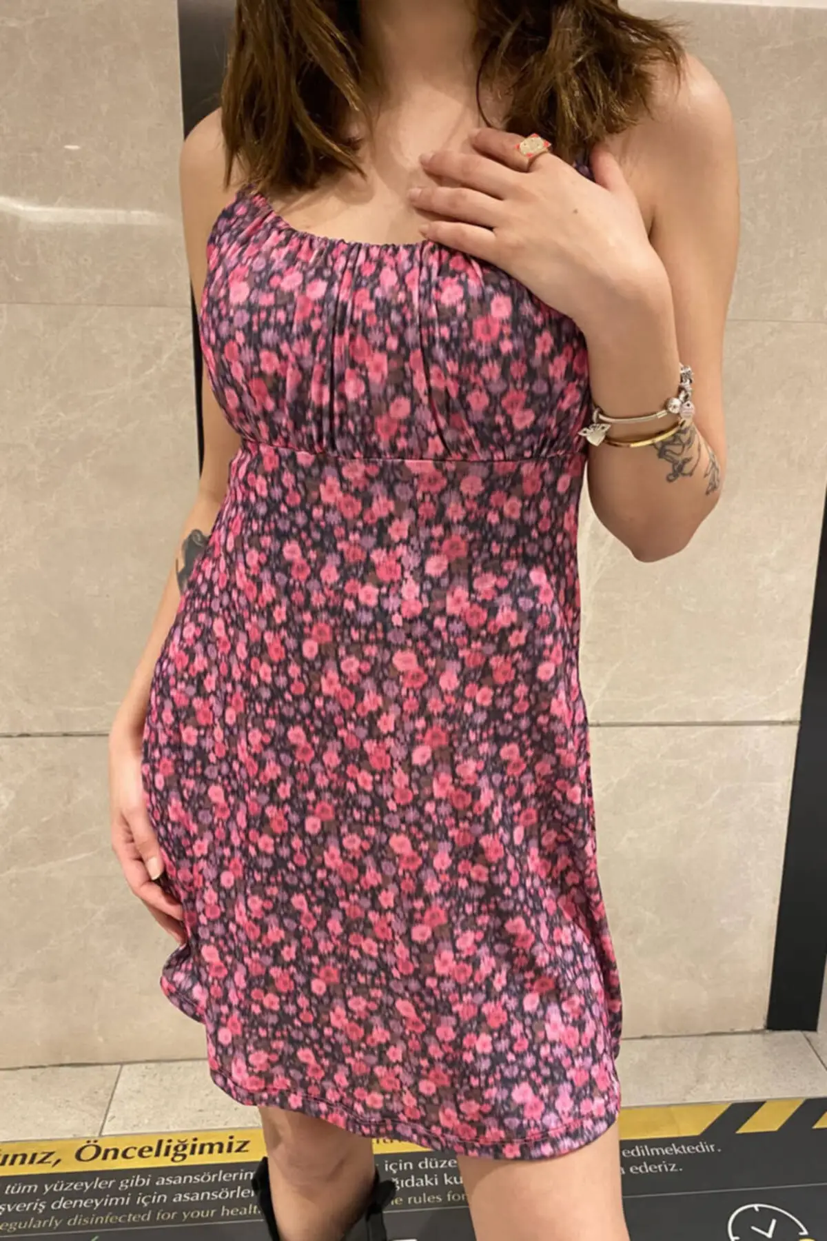 

Платье с цветочным принтом и розовым ремешком (zck0428)