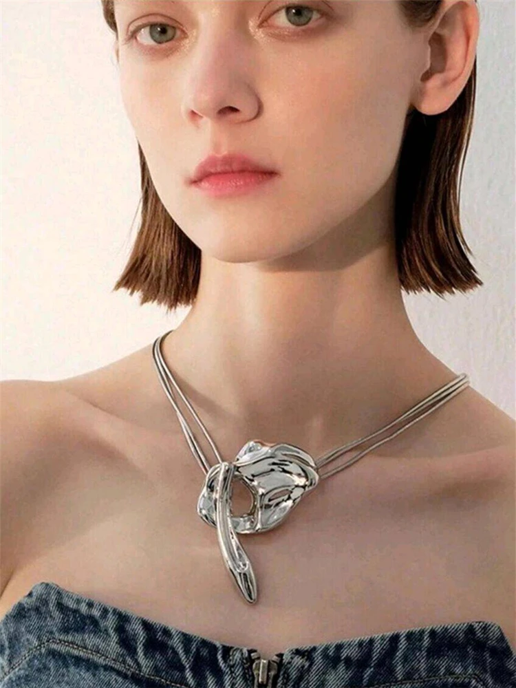 Массивное геометрическое металлическое ожерелье с пряжкой