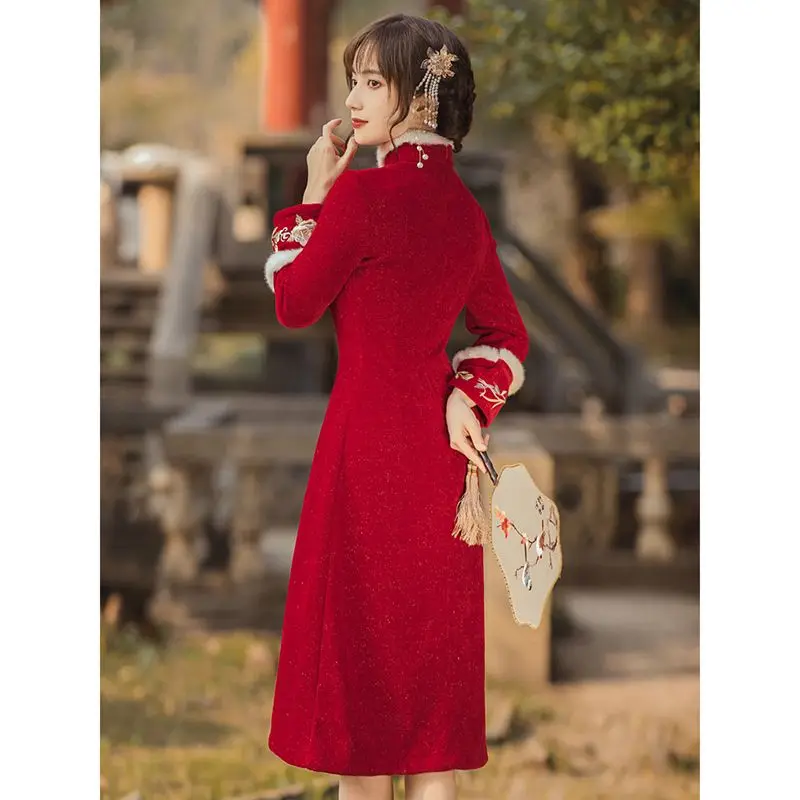 Красное китайское новогоднее женское утепленное зимнее платье Cheongsam с длинными