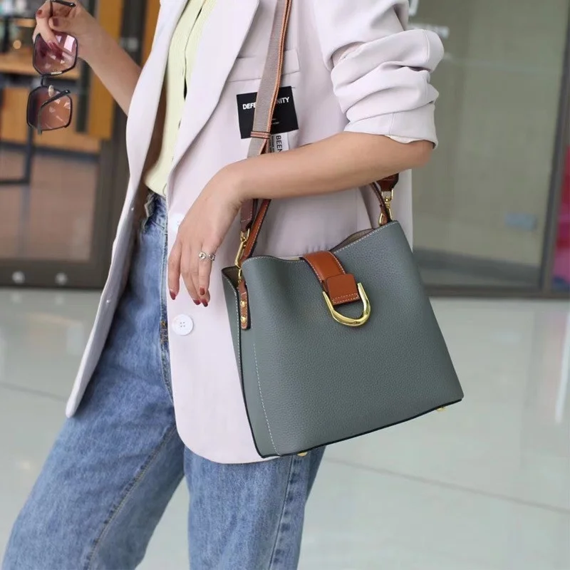 

Высококачественный роскошный брендовый женский 2023 Новый Модный на плечо большой емкости переносной кросс-боди верхний слой того воловья к...