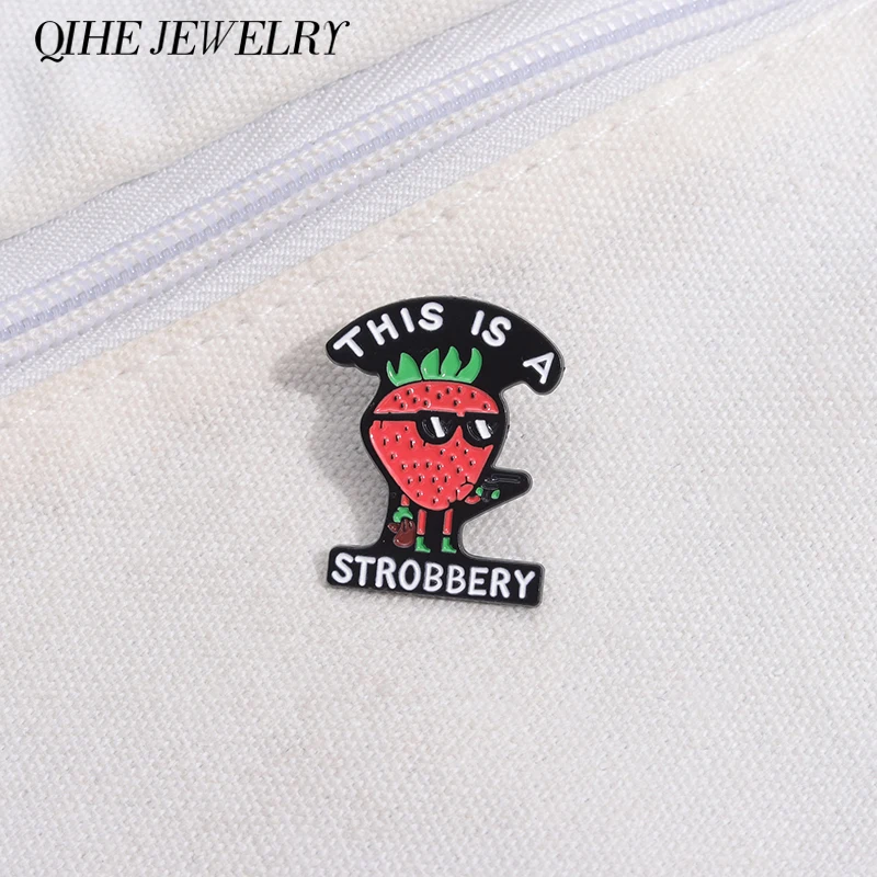 Это эмалевая заколка-убийца страбни крутые броши на заказ в виде клубники