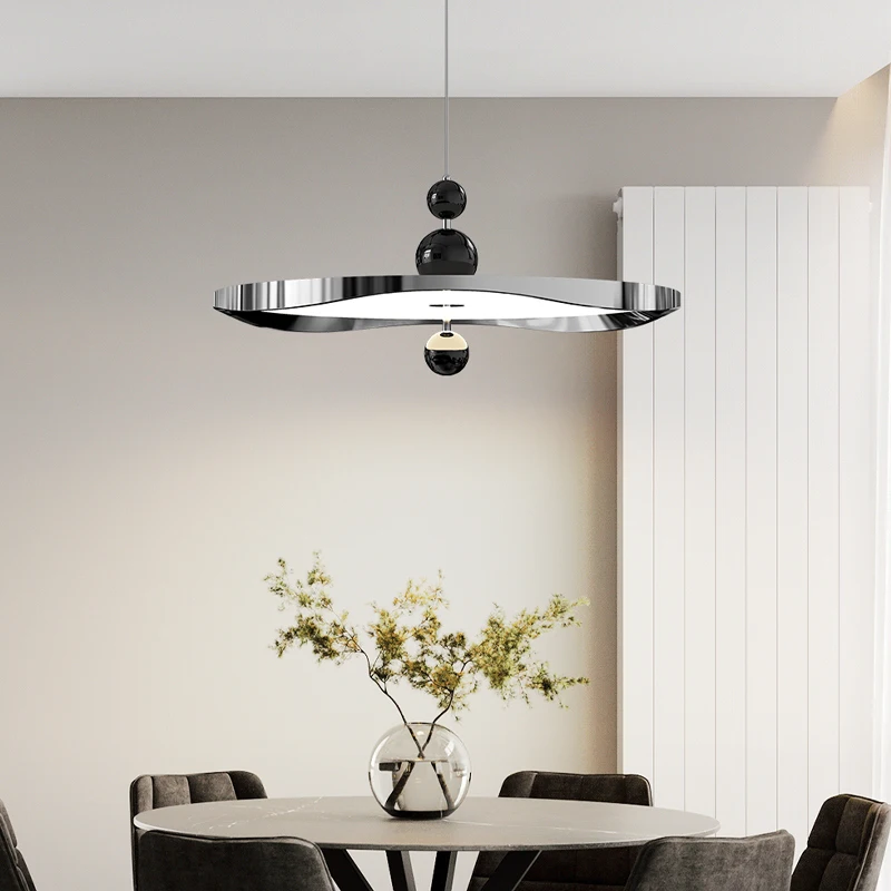 Серебряная подвесная люстра в современном стиле простой металлический