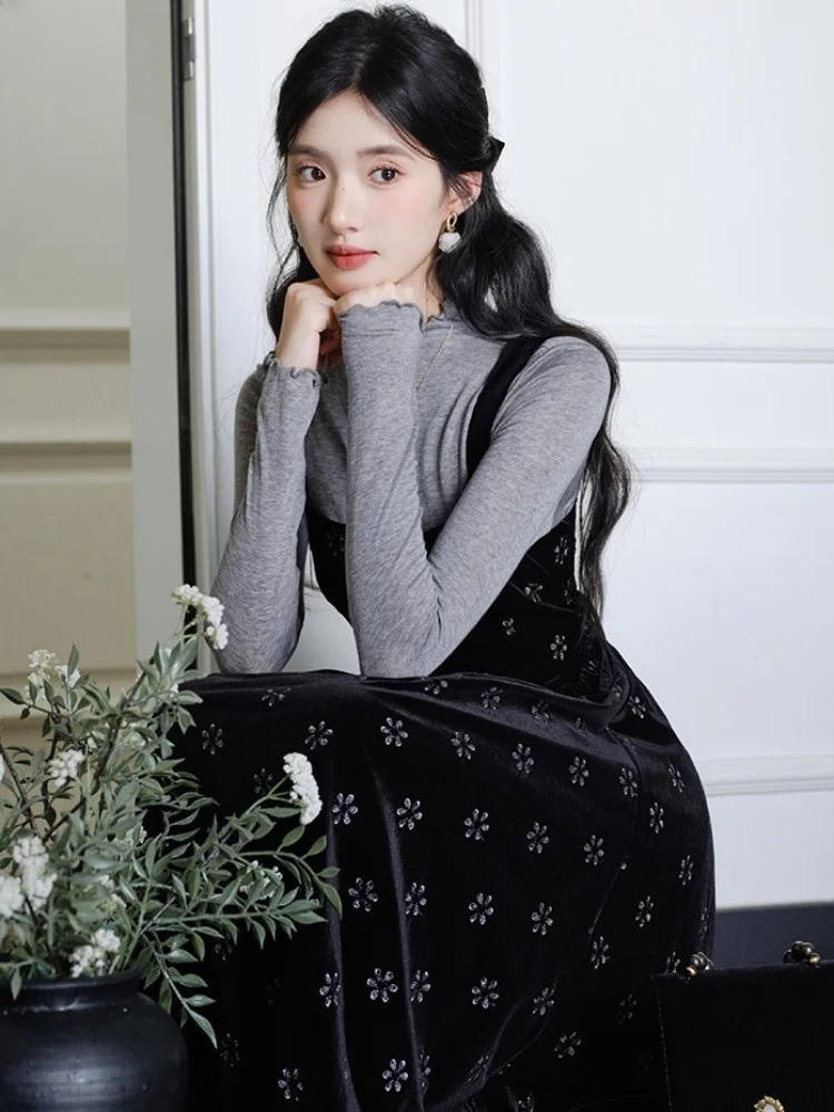 Черное бархатное платье на подтяжках с французским вырезом в стиле ретро вязаная