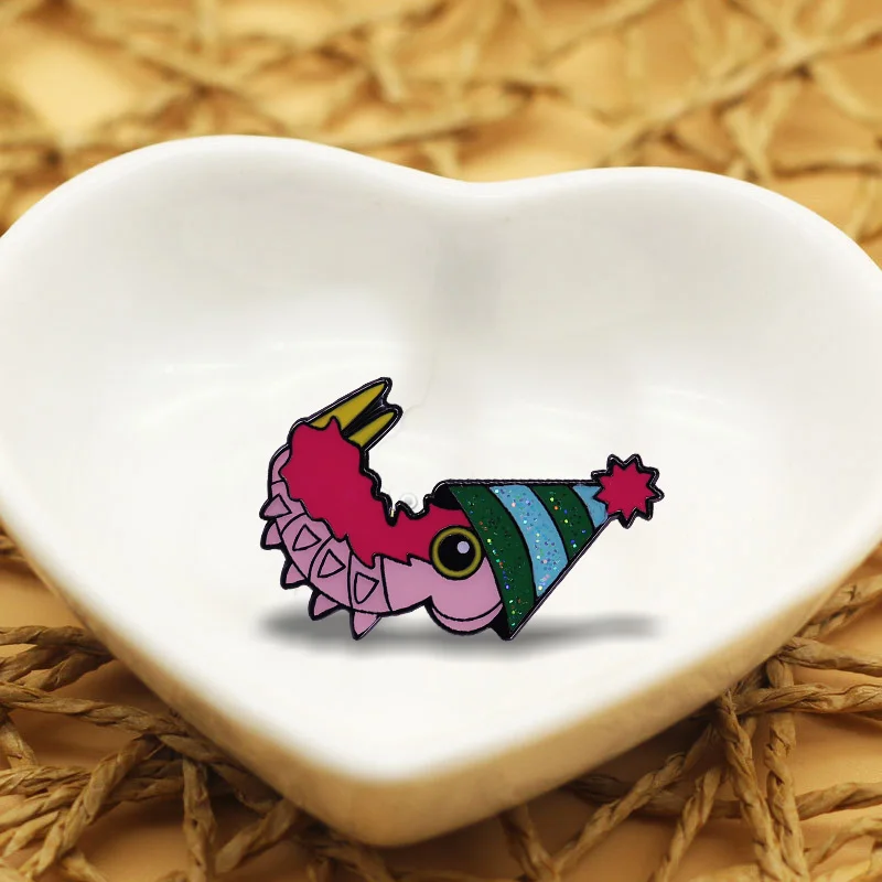 Пин-брошь Pokemon Party Hat Pink Caterpillar - милый персонаж игры, подарок для геймеров.