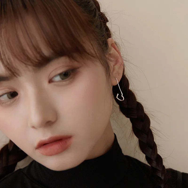 Модная безопасная булавка в форме сердца унисекс стиле панк с крючком для ушей