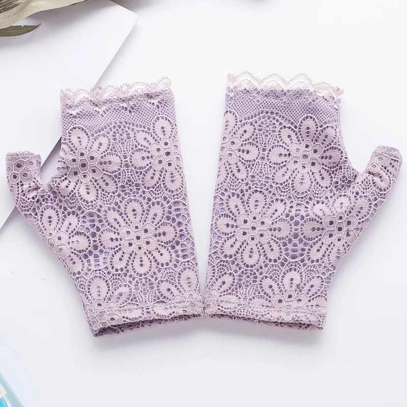 

Autumn and Winter New Mulberry Silk Brushed Half Finger Gloves Lace Hook Flower Warm Winter Dew Finger Gloves for Women Are
