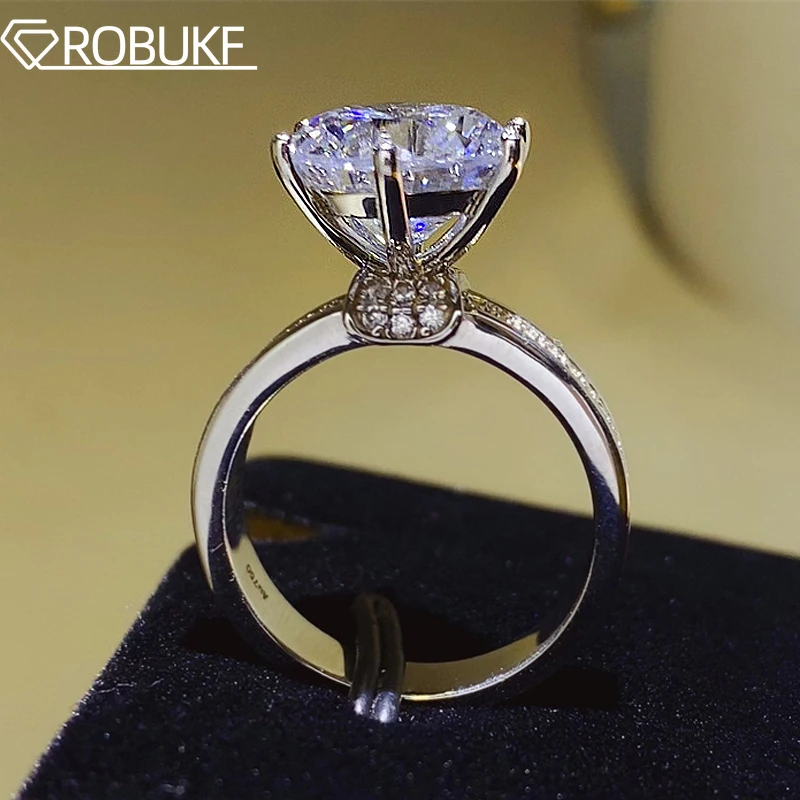 Женское кольцо с муассанитом