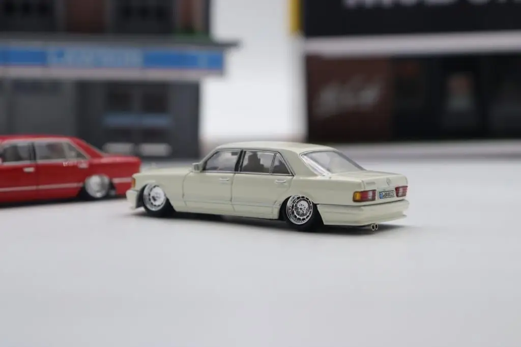 

Presale On October Marster 1:64 S560 W126 Alloy Diecast Car Model