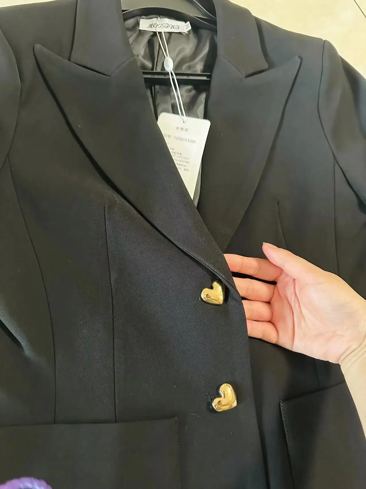 Весна 2024 новый однобортный черный маленький пиджак с тонкой талией женский