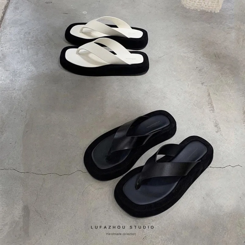 

Новинка 2022, черные/белые разноцветные шлепанцы на толстой подошве, женские знаменитые дизайнерские шлепанцы на платформе с зажимом, блестя...