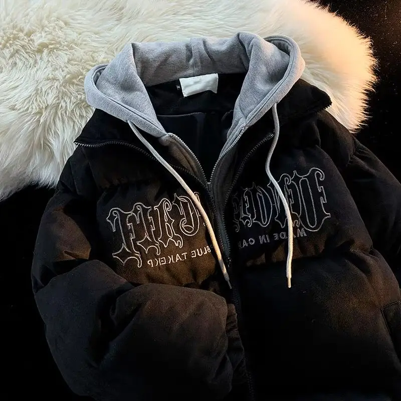 Женская куртка с капюшоном и вышивкой