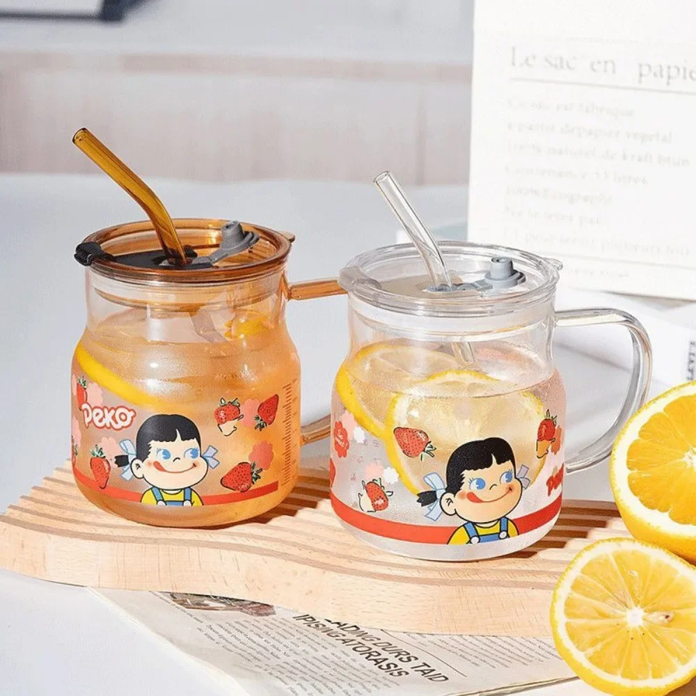 Стеклянная чашка большой емкости с молоком