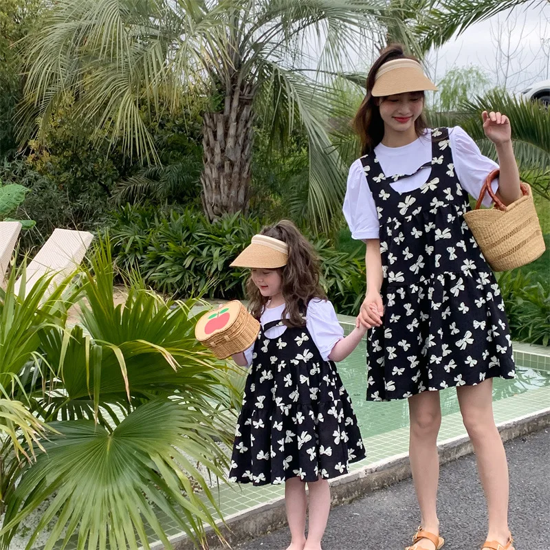 

2022 Summer Parent-child Mother-daughter Suit Horse White Top + Suspender Floral Dress Two-piece Mommy and Me Clothes