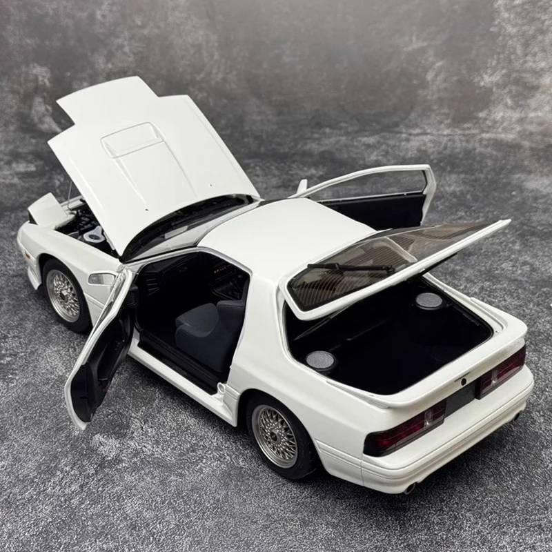 Фото Wheel Art 1/18 для моделирования автомобиля из сплава RX7 FC3S, коллекция WHELART, вид сбора №5