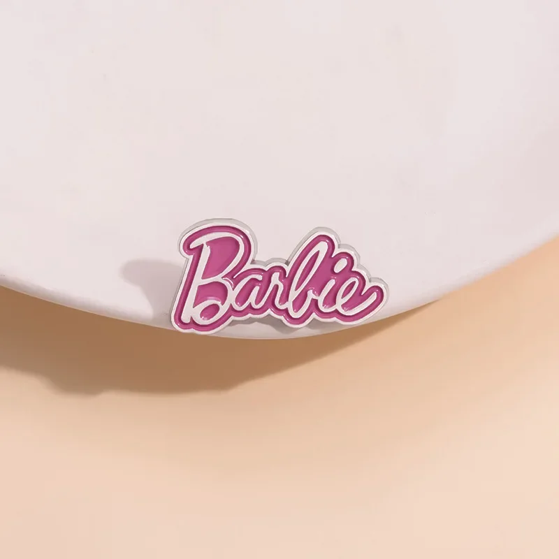 БарбиСладкая нагрудная булавка розовая английская буква металлический значок