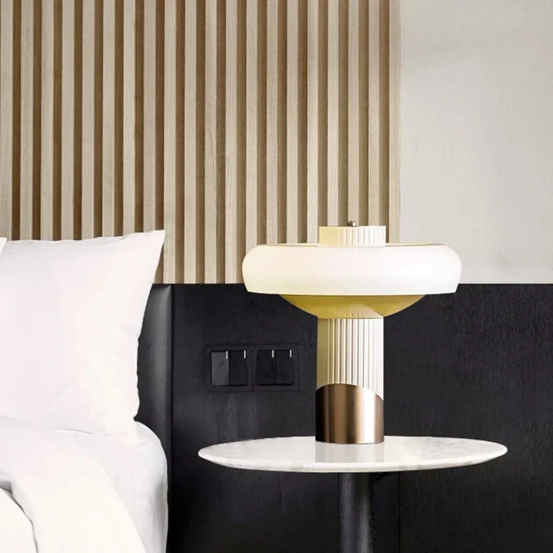 Постмодернистская роскошная настольная лампа скандинавская оригинальность для