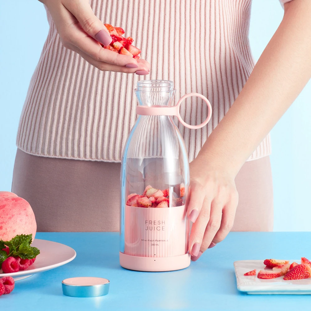 

Portable Electric Juicer Blender Wireless Fruit Mixers Juicers One-handed Drinking Mini Blender for Shakes and Smoothie with USB