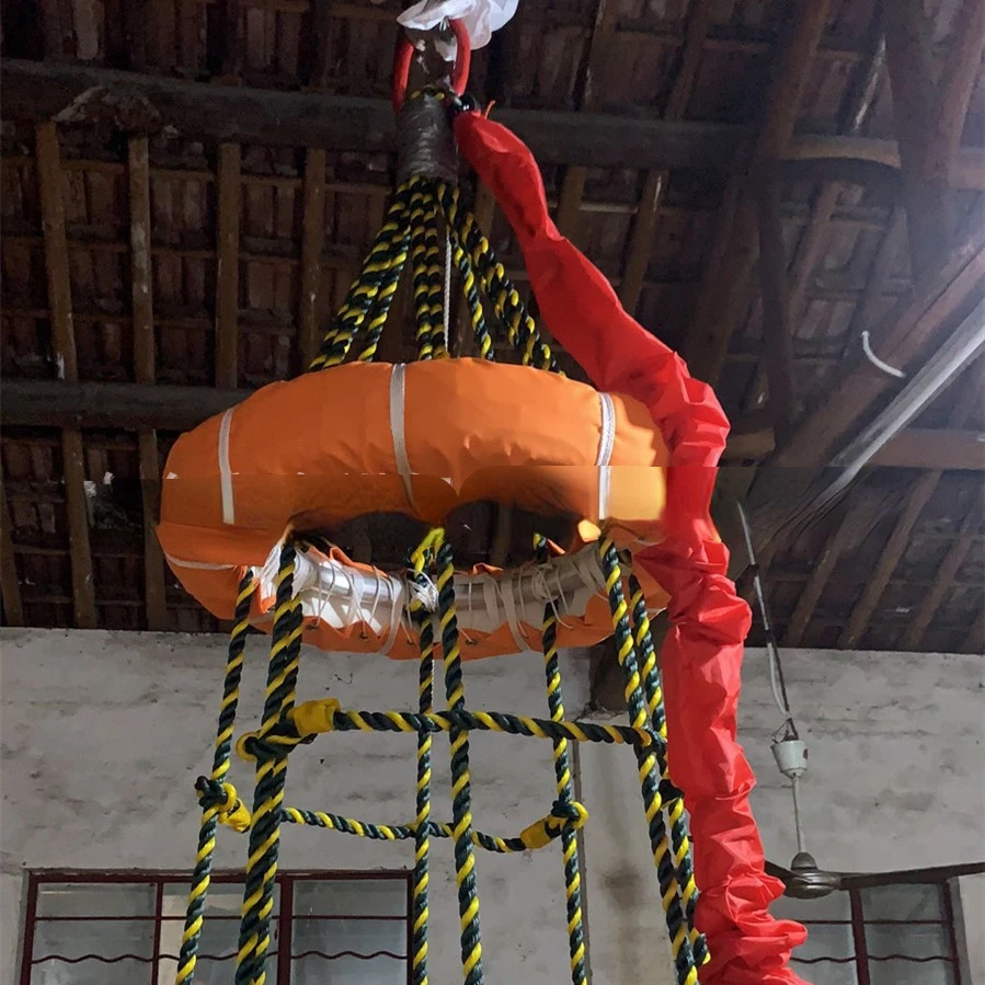 Рисунок 2 - Морская нефтяная платформа