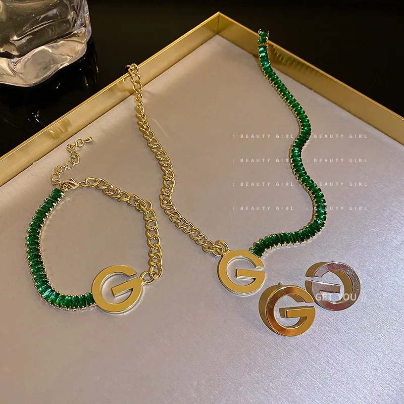 

Emerald Zircon Letter G Necklace (korean Version) Dongdaemun Retro Temperament Collarbone Chain Net Red Design Sense