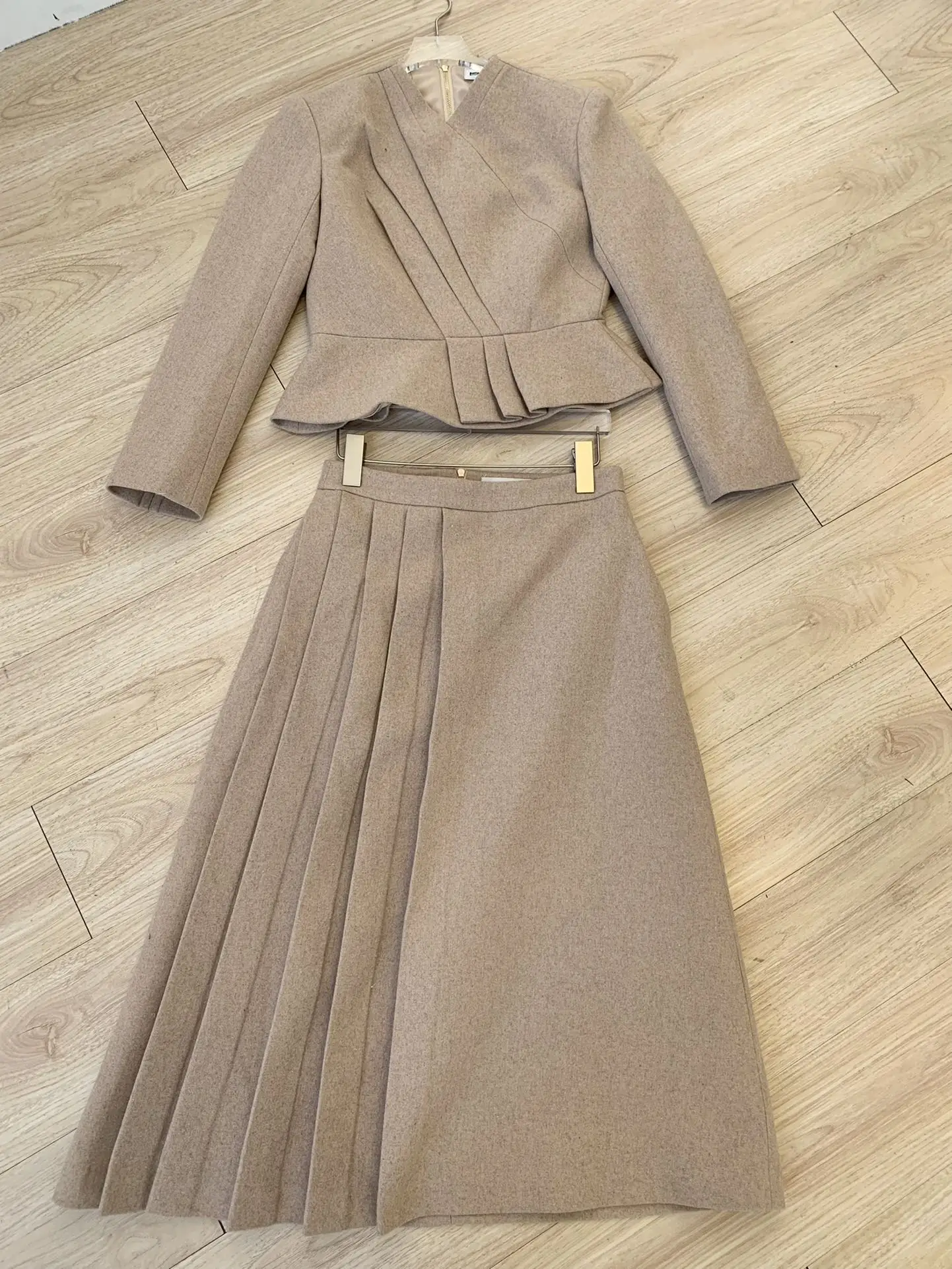 

2021 Autumn Hot Sale Long Sleeve Camel Tops and Skirt Two Piece Set