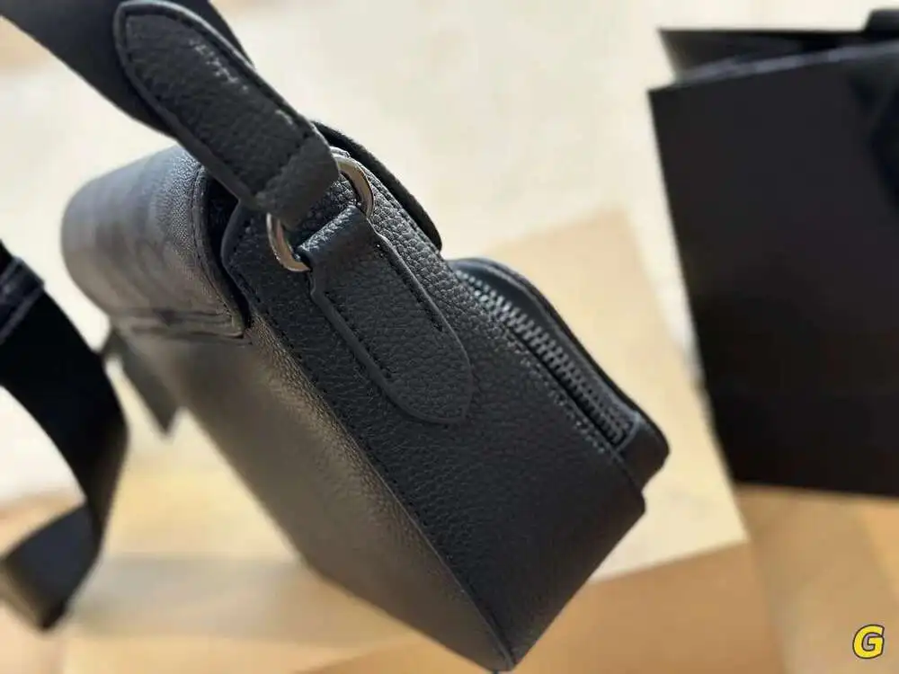 копировать1:1 Новая Подходящая По Цвету Сумка-меССенджер Style 1:1 Через Плечо 21*16 См