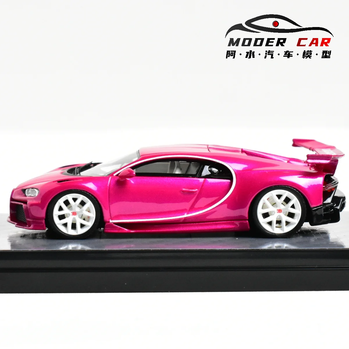 Фото 1:64 Chiron Pur Sport Klon Pink суперкар статическая модель автомобиля из смолы, коллекционное украшение, игрушка на заказ №3