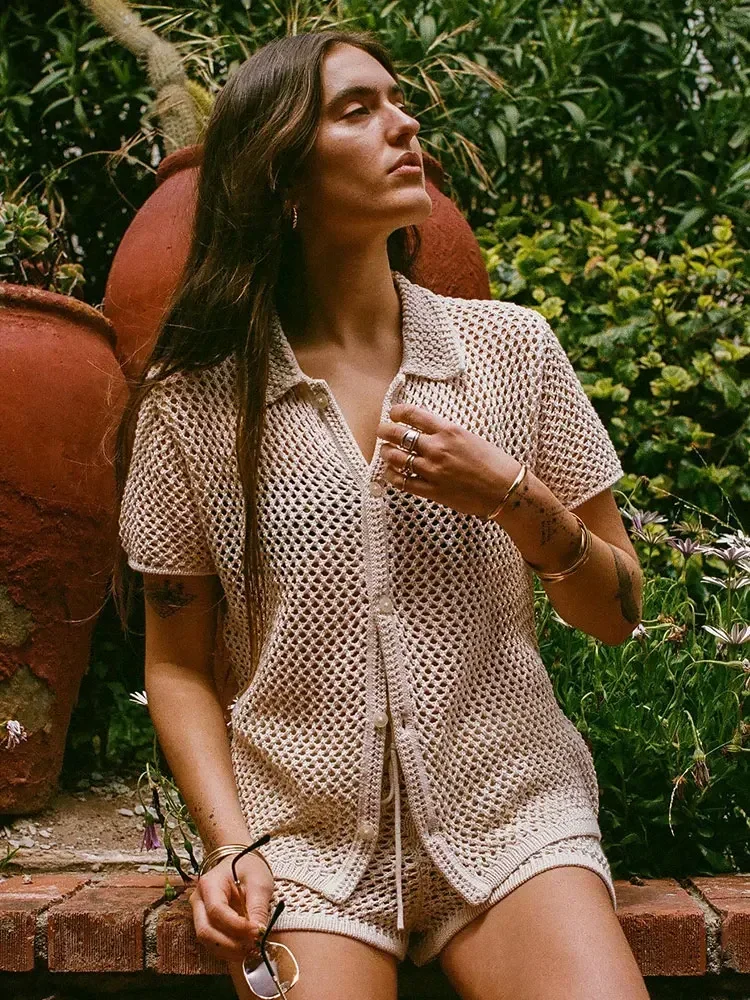 Повседневный вязаный топ с вырезами и короткими рукавами комплект шортами