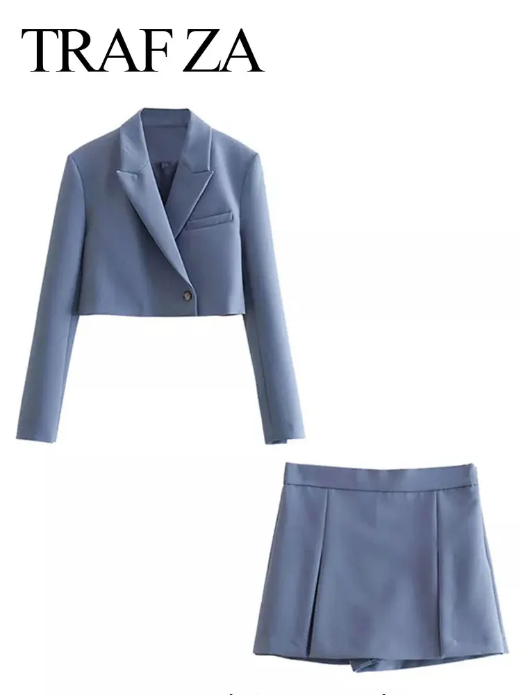 

Костюм женский короткий плиссированный из юбки и блейзера с длинным рукавом