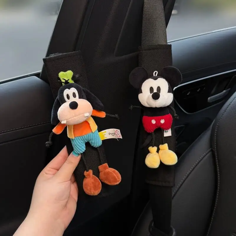 Фото Новые чехлы на ремни безопасности для автомобиля Disney с Микки Маусом и Гуфи, милые, износостойкие, противоскользящие, декоративные аксессуары с мультяшным дизайном. №1