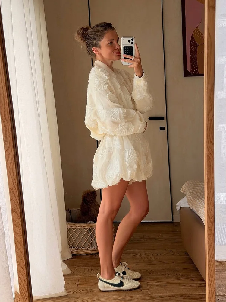 Фото Комплект Tossy Rosette Floral Bomber: куртка с воротником-стойкой и полной застежкой-молнией, с 3D-цветочным узором, подолом на шнурке, для вечеринок и выходов в свет, комплект А-силуэта. №3