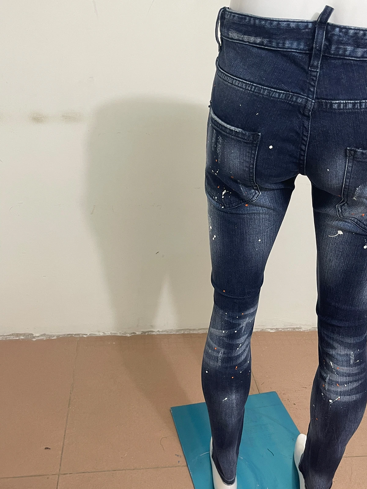 2023 new D2 jeans fashion men wash worn holes patch paint splash ink double leather brand small feet blue jeans man