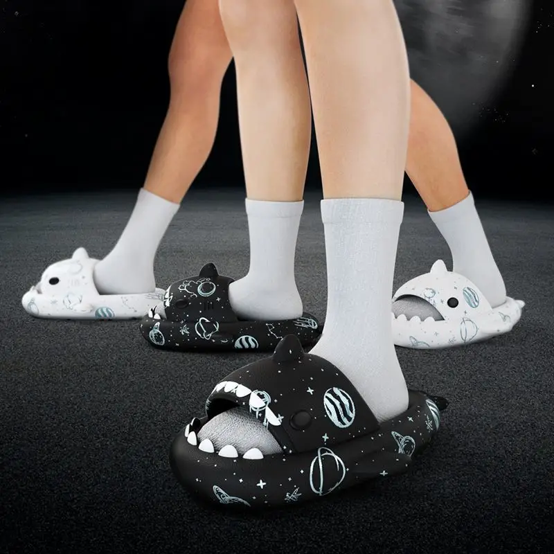 Graffiti Cloudy Shark Slippers Platform Shark Sandal Indoor Bathroom Anti-Skid Slides Couples Summer Shoes Eva Soft Beach Flops