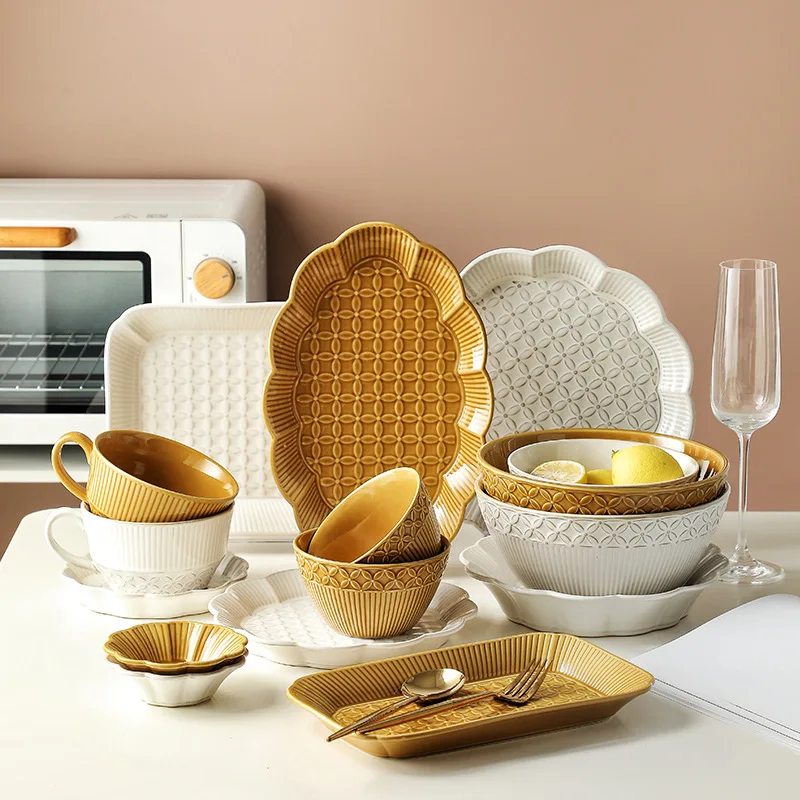 

Japanese-style Embossed Dinner Plates Creative Floral Tableware Microwaveable Ceramic Plates and Bowls Decorations for Wedding