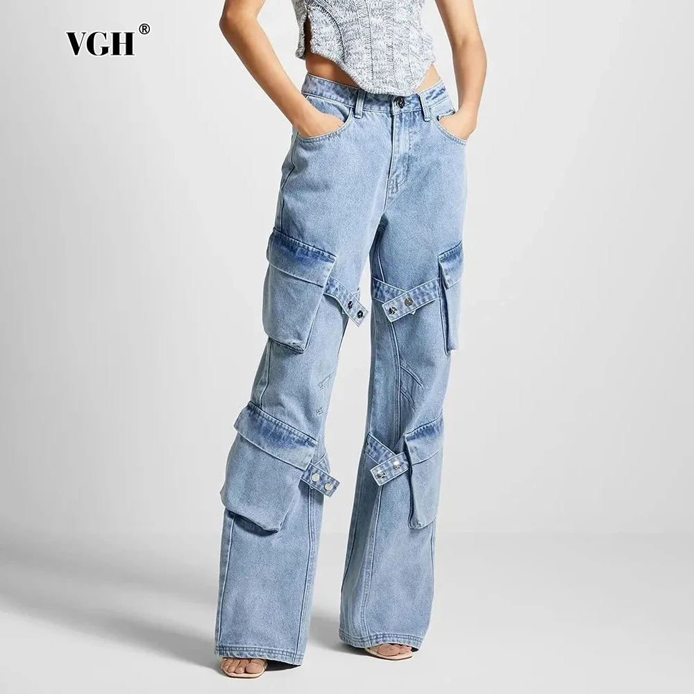 Женские прямые джинсы на пуговицах с карманами