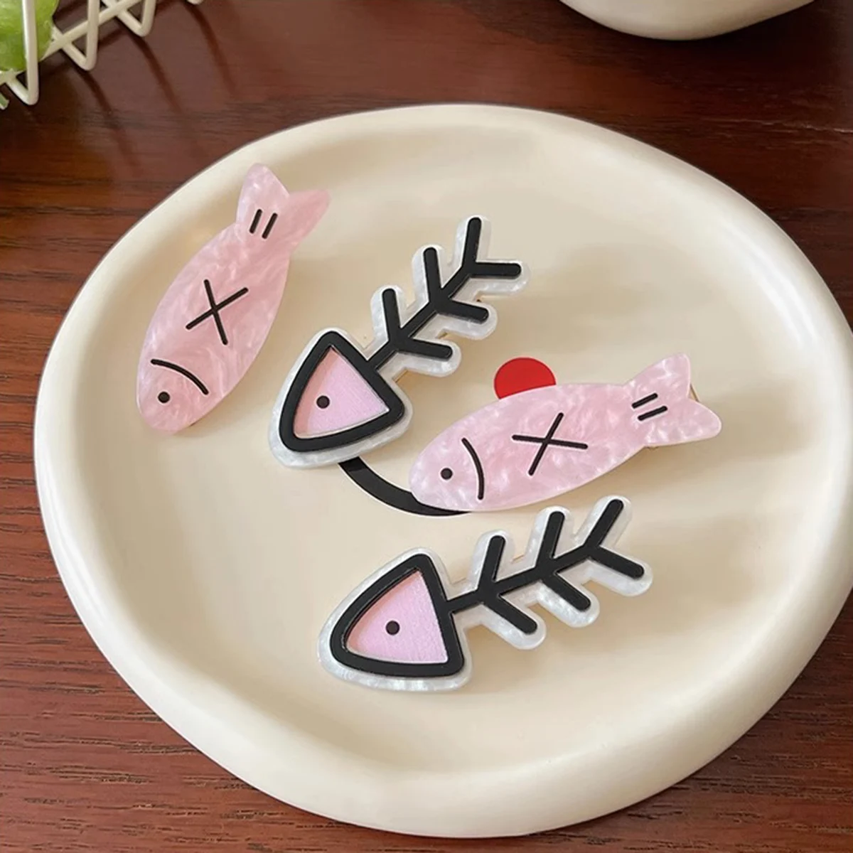 

2Pcs New Girls Cute Cartoon Acrylic Fish Hair Clips Kids Lovely Hairpins Headband Funny Alloy Barrettes Fashion Hair Accessories