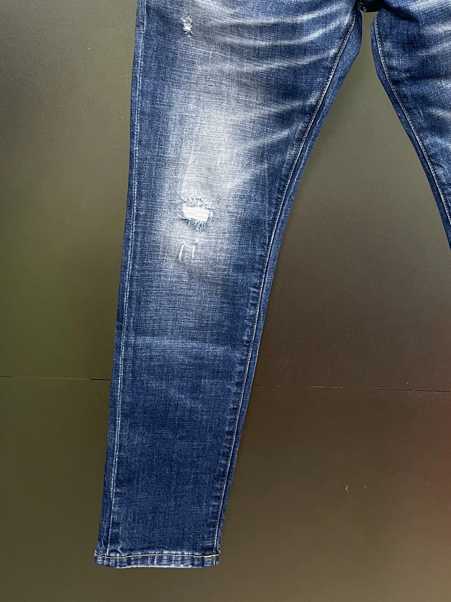 Осень 2024 новые мужские джинсы D2 потертые шлифовальные отверстия облегающая