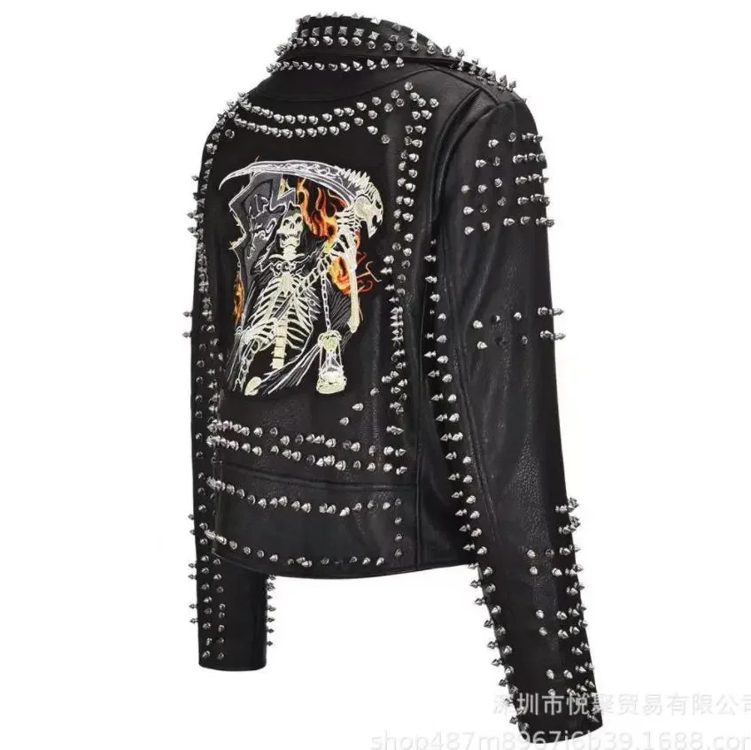 Рисунок 4 - Куртка женская короткая с заклепками и бусинами