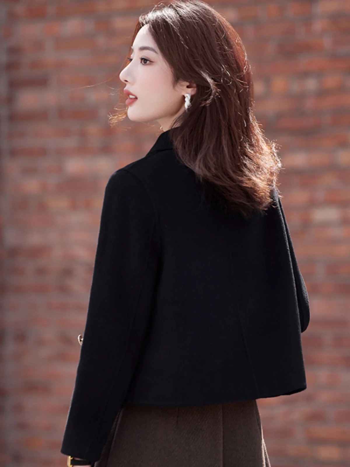 Черное двустороннее кашемировое пальто женское короткое маленькое осень-зима 2023