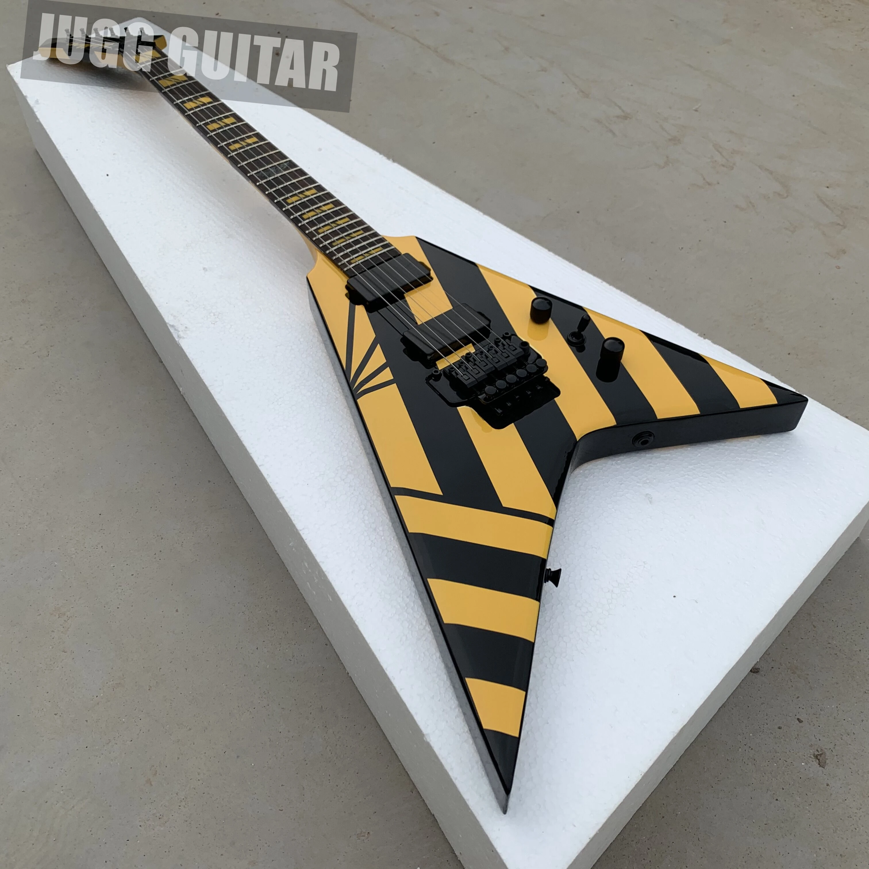 

Parallaxe V2FR Michael Sweet Flying V Yellow Stripe Electric Guitar Floyd Rose Tremolo Bridge, Black Hardware, 777 Back Cover