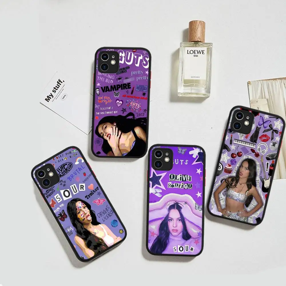 Фото Чехол для телефона Singer O-Olivia GUTS R-RodrigoS для iPhone 16, 15, 14, 13, 12, 11 Pro Max Plus X XS MAX, черный матовый чехол для телефона №1